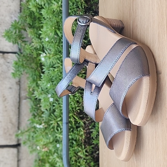 Dansko Women's Metallic Nappa Leather Tansy Sandals Size 39 NWOT - Picture 1 of 12